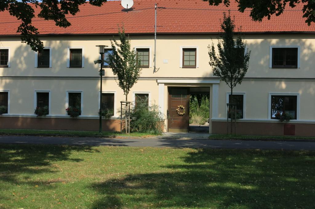La Ferme De Sissi Apartment Smrzice ภายนอก รูปภาพ