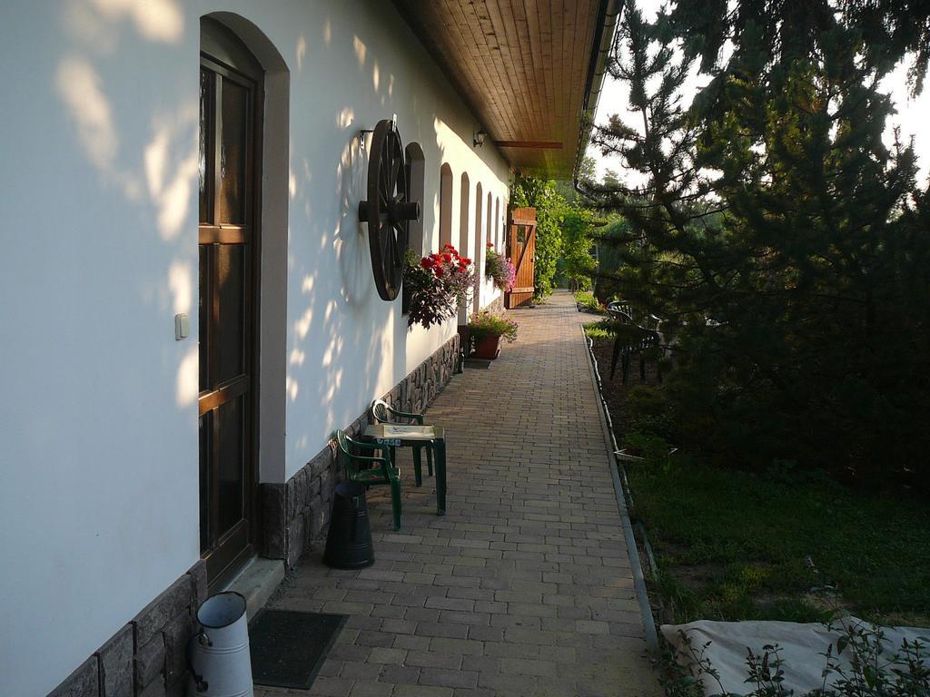 La Ferme De Sissi Apartment Smrzice ภายนอก รูปภาพ